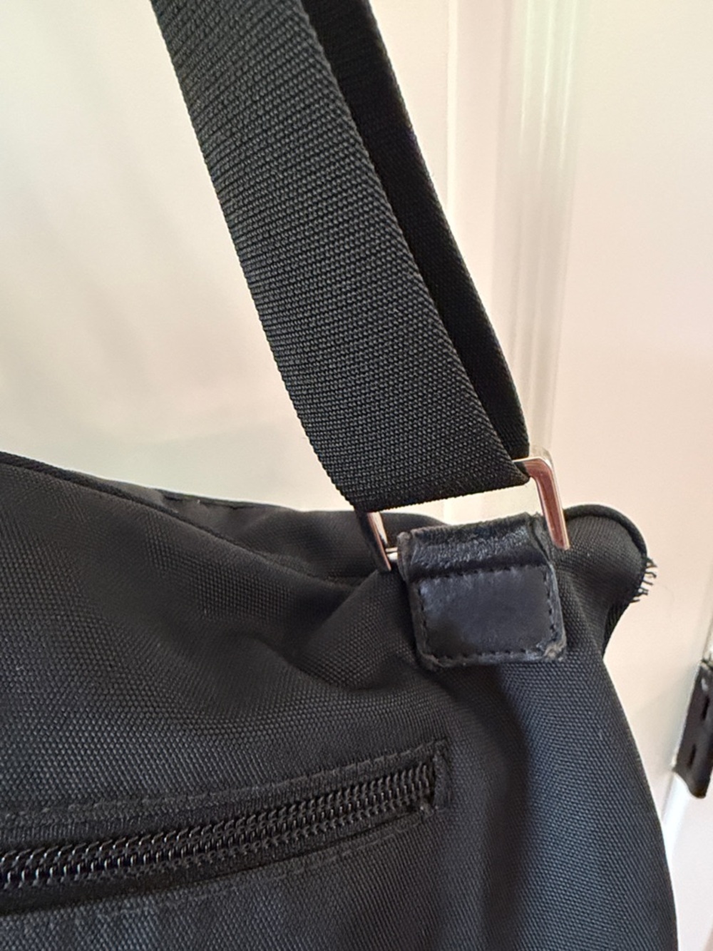 Authentic Gucci Nylon/Leather Messenger Shoulder Bag•Black•DAMAGED•See photos - Picture 13 of 15